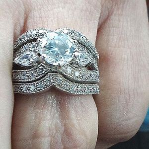 A 14 kt.twt (platnum)0.70 ct. Diamond costar engagement ring